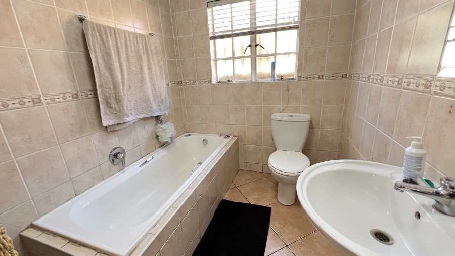 3 Bedroom Property for Sale in Eike Park Gauteng
