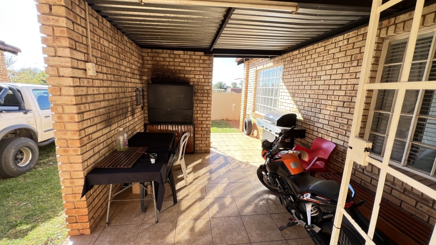 3 Bedroom Property for Sale in Eike Park Gauteng
