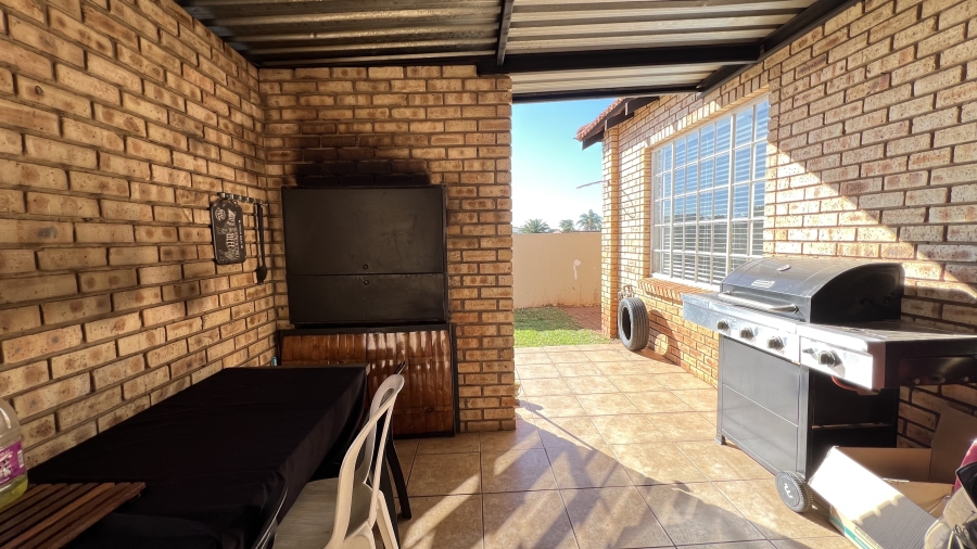 3 Bedroom Property for Sale in Eike Park Gauteng