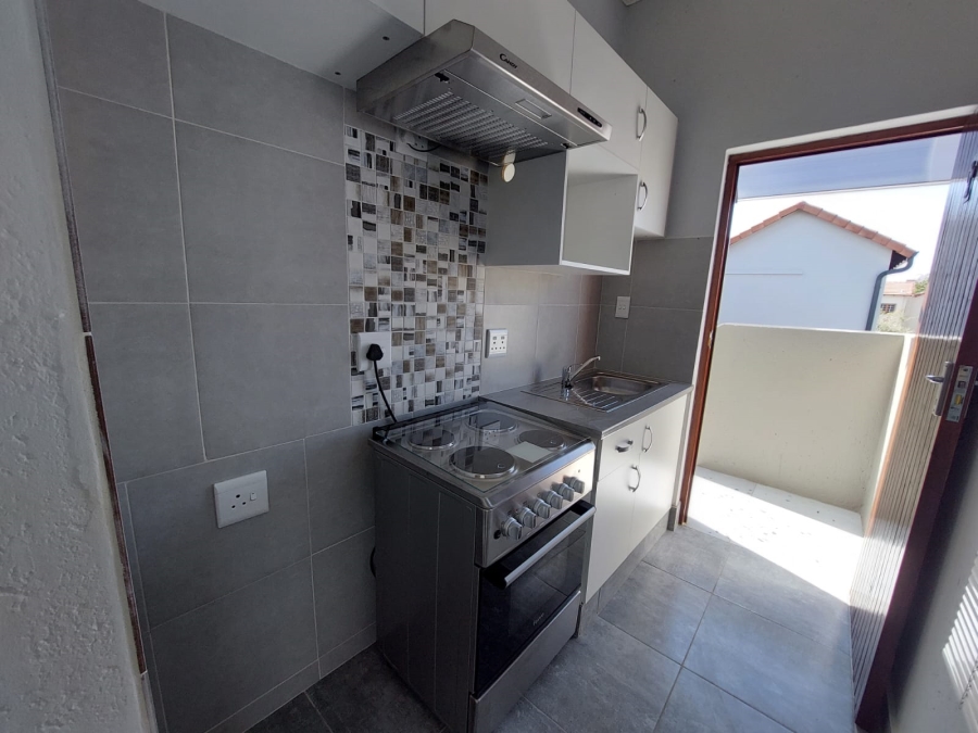 To Let 1 Bedroom Property for Rent in Fourways Gauteng