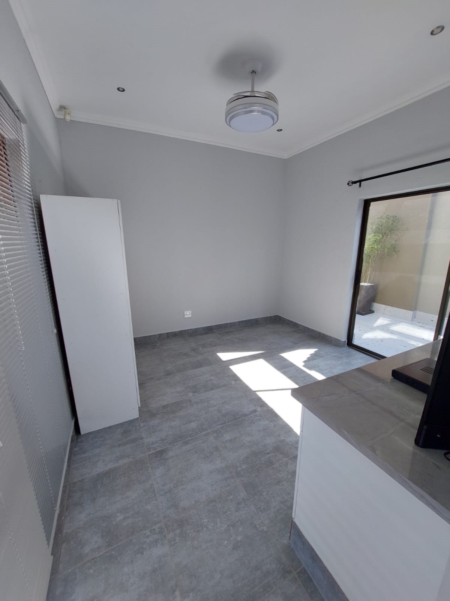 To Let 1 Bedroom Property for Rent in Fourways Gauteng