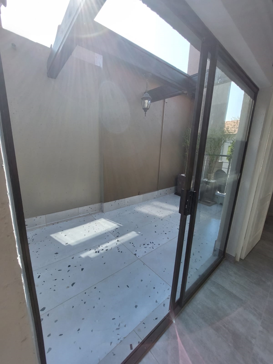 To Let 1 Bedroom Property for Rent in Fourways Gauteng