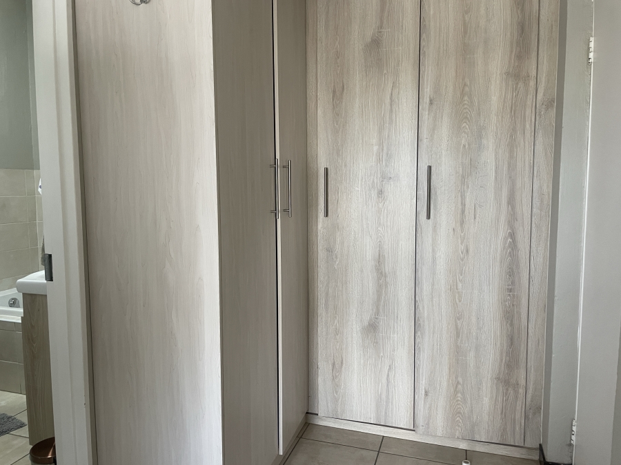 2 Bedroom Property for Sale in Barbeque Downs Gauteng