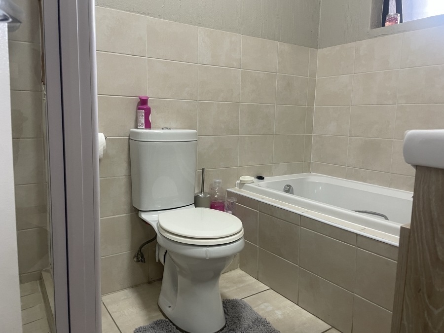 2 Bedroom Property for Sale in Barbeque Downs Gauteng