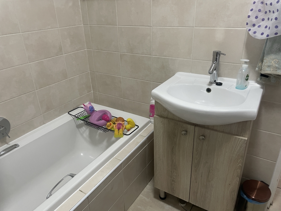 2 Bedroom Property for Sale in Barbeque Downs Gauteng