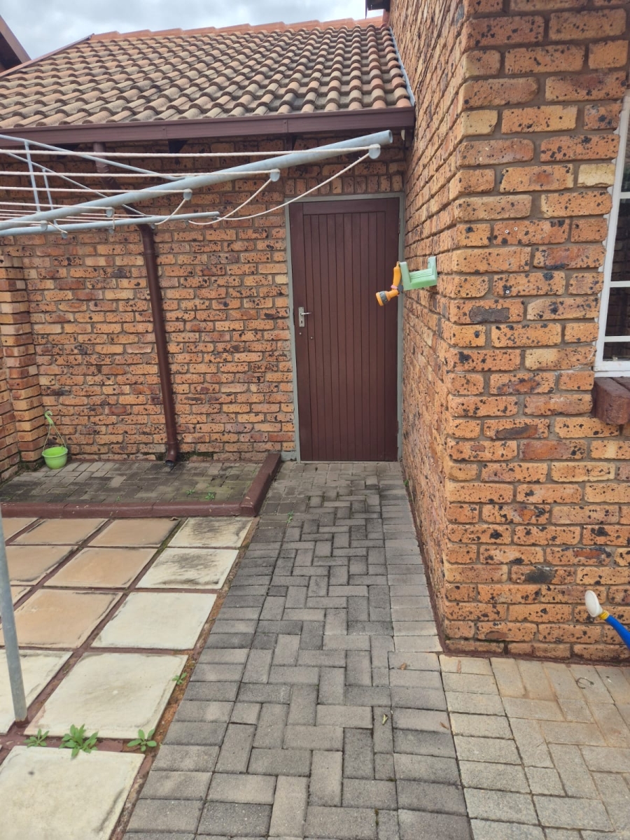 To Let 3 Bedroom Property for Rent in Equestria Gauteng