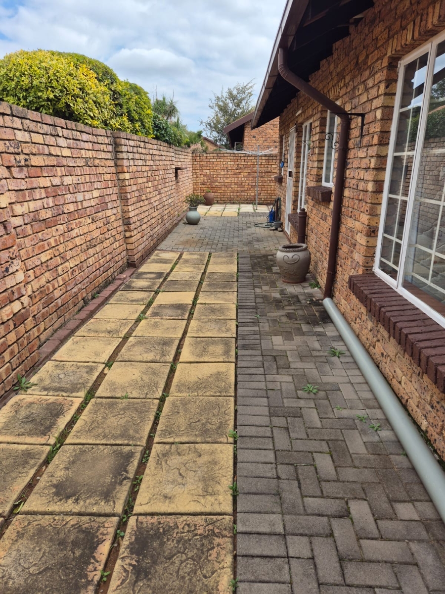 To Let 3 Bedroom Property for Rent in Equestria Gauteng