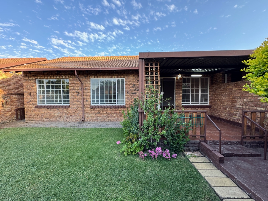 To Let 3 Bedroom Property for Rent in Equestria Gauteng