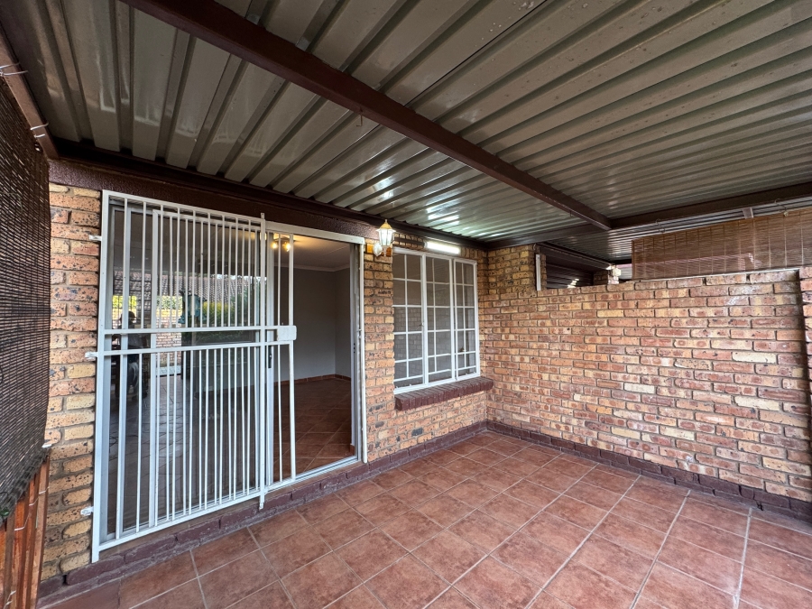 To Let 3 Bedroom Property for Rent in Equestria Gauteng