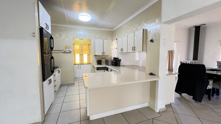 4 Bedroom Property for Sale in Eike Park Gauteng