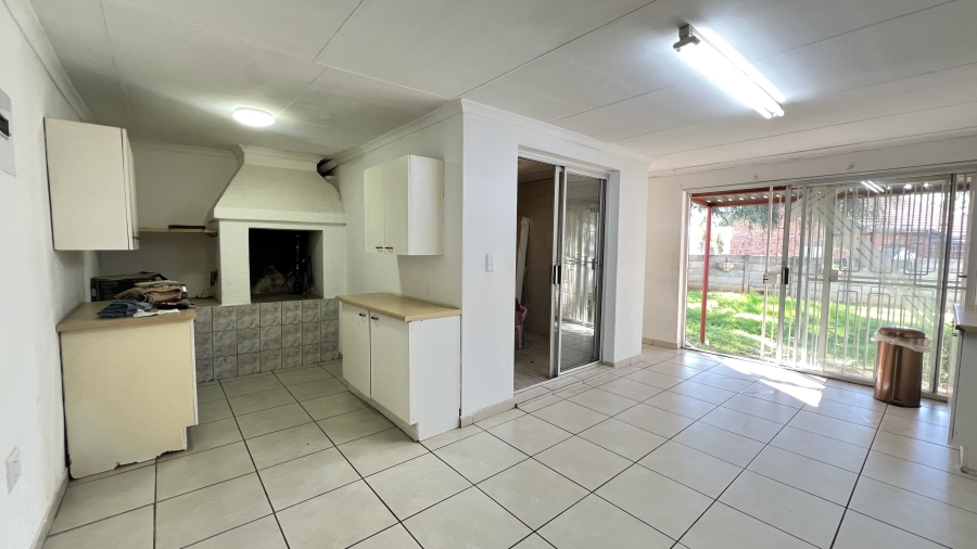 4 Bedroom Property for Sale in Eike Park Gauteng