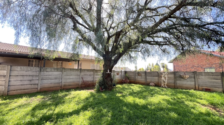 4 Bedroom Property for Sale in Eike Park Gauteng