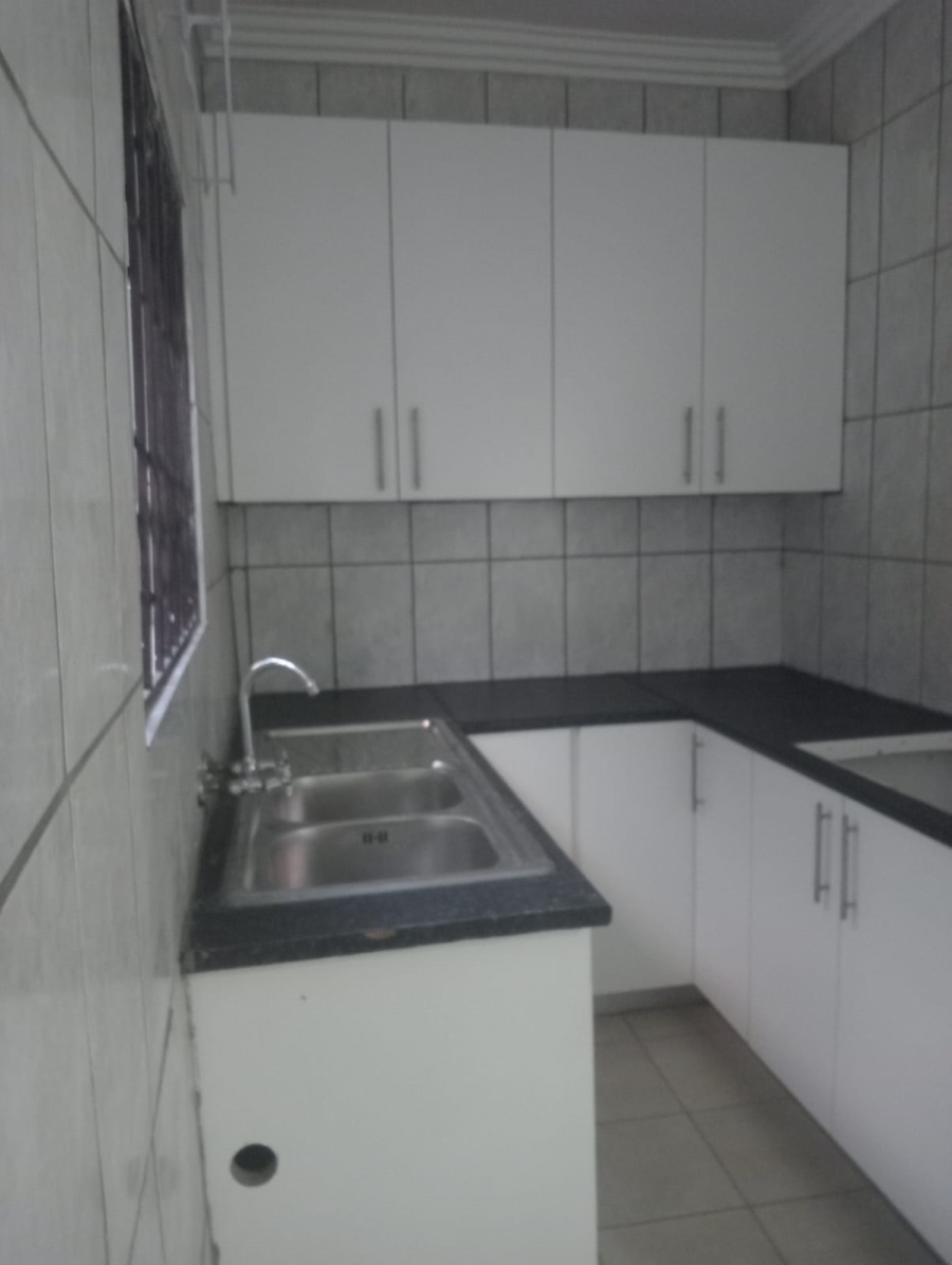 To Let 1 Bedroom Property for Rent in Newlands Gauteng