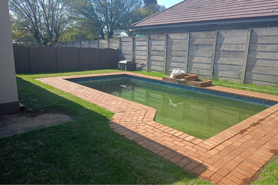 To Let 3 Bedroom Property for Rent in Dalview Gauteng