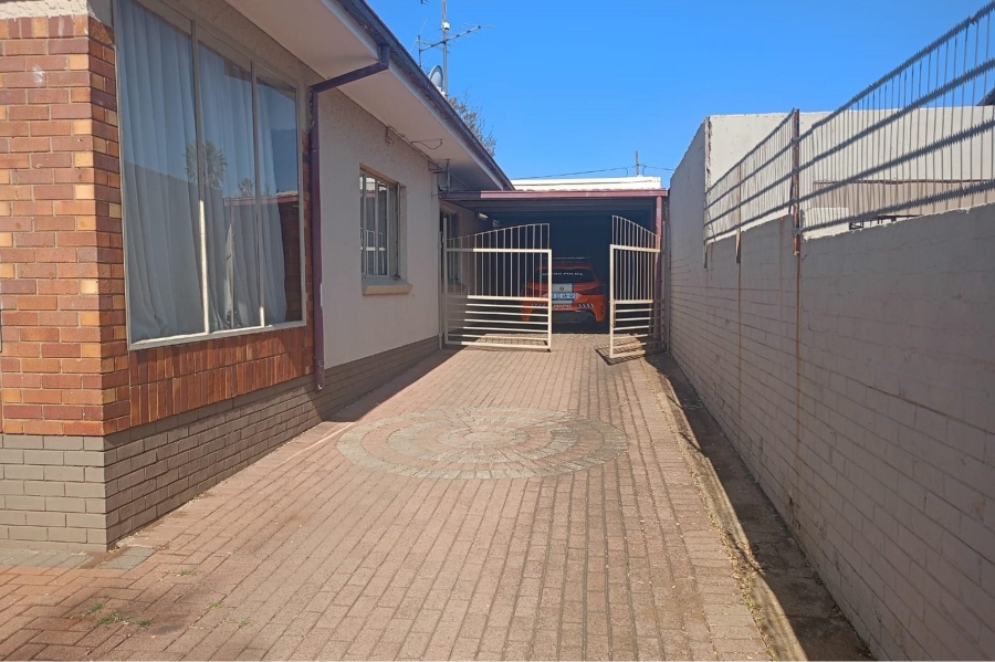 To Let 3 Bedroom Property for Rent in Dalview Gauteng