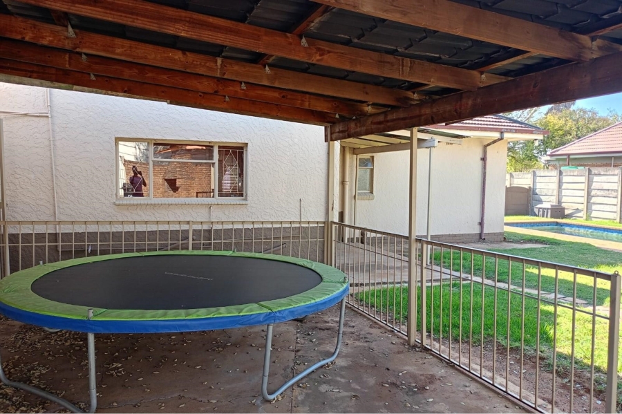 To Let 3 Bedroom Property for Rent in Dalview Gauteng