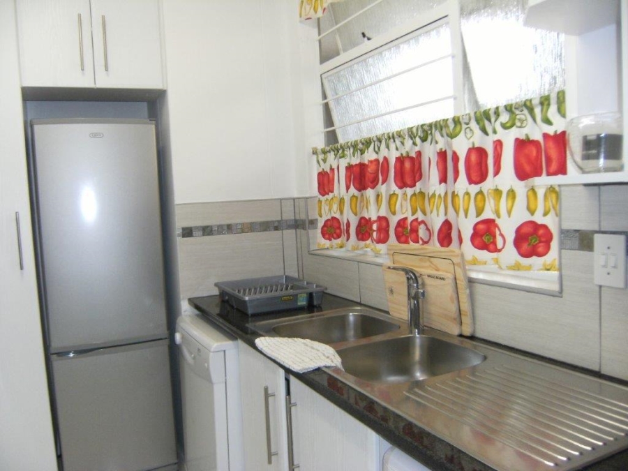 To Let 1 Bedroom Property for Rent in Sandhurst Gauteng
