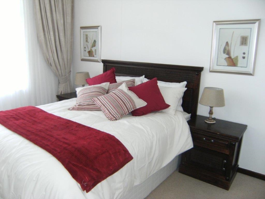 To Let 1 Bedroom Property for Rent in Sandhurst Gauteng