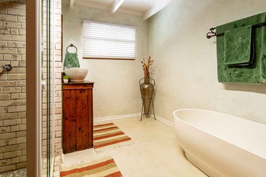 4 Bedroom Property for Sale in La Montagne Gauteng