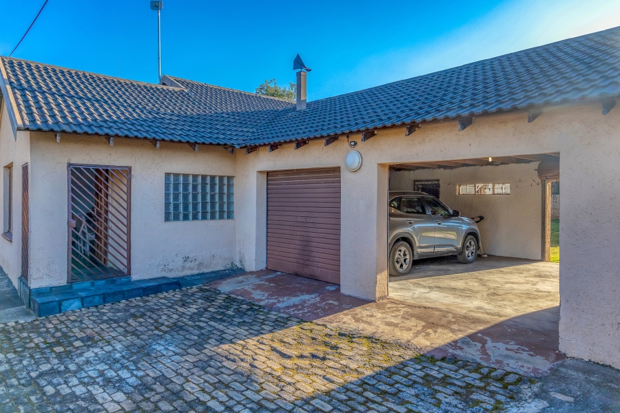 3 Bedroom Property for Sale in Eike Park Gauteng