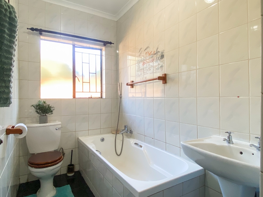 3 Bedroom Property for Sale in Eike Park Gauteng