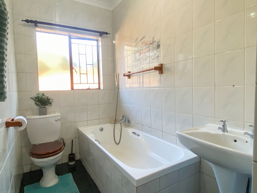 3 Bedroom Property for Sale in Eike Park Gauteng