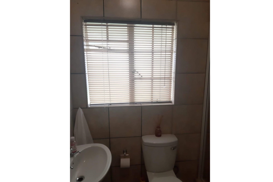 To Let 1 Bedroom Property for Rent in Comet Gauteng