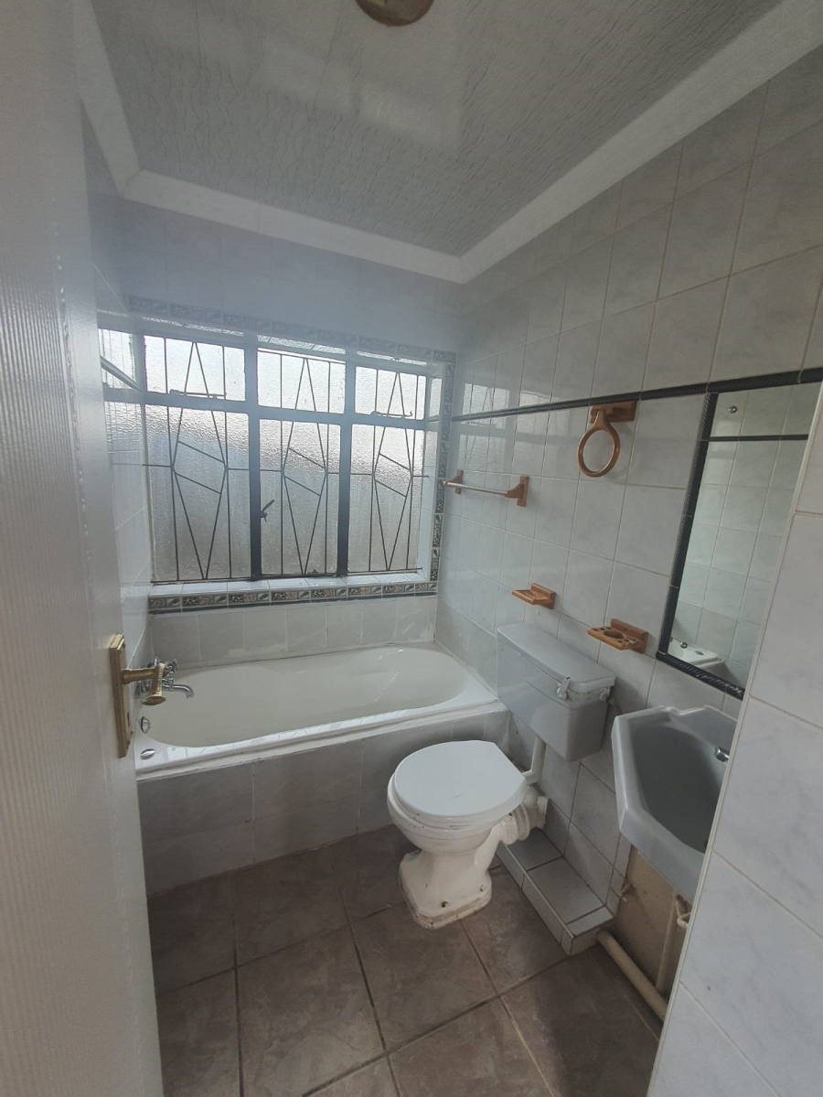 To Let 2 Bedroom Property for Rent in Three Rivers Proper Gauteng