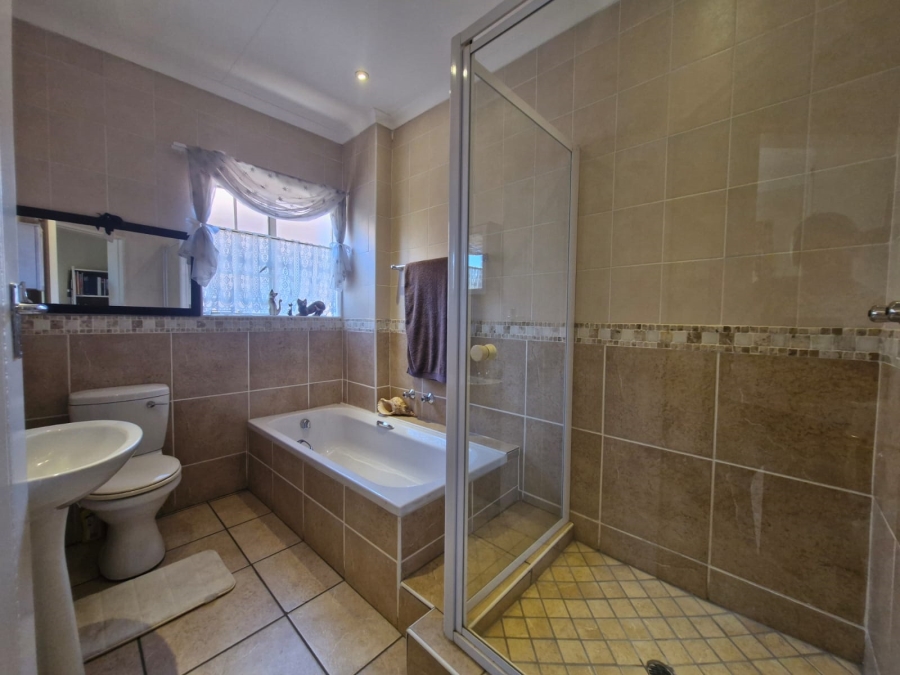 3 Bedroom Property for Sale in Amberfield Gauteng