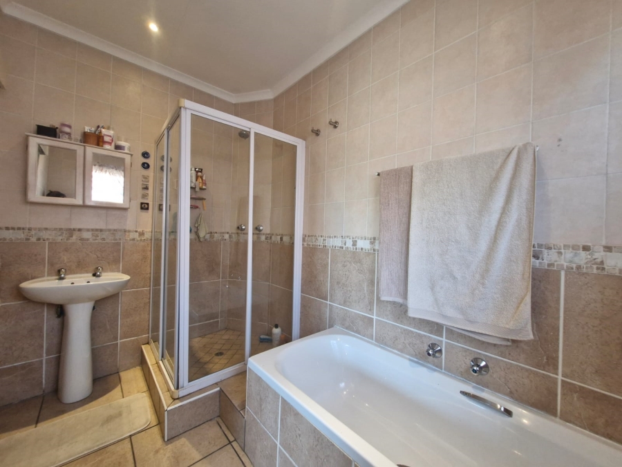 3 Bedroom Property for Sale in Amberfield Gauteng