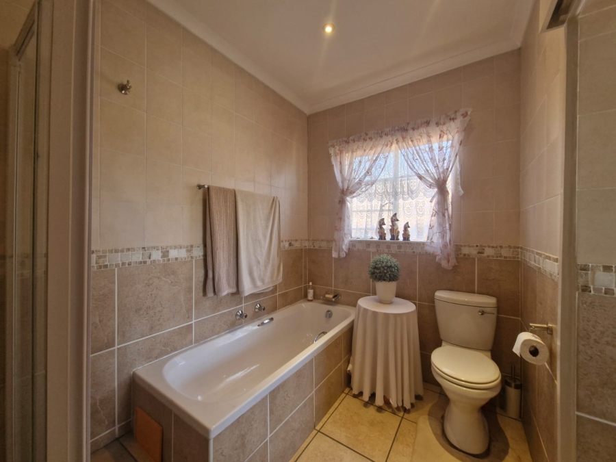 3 Bedroom Property for Sale in Amberfield Gauteng