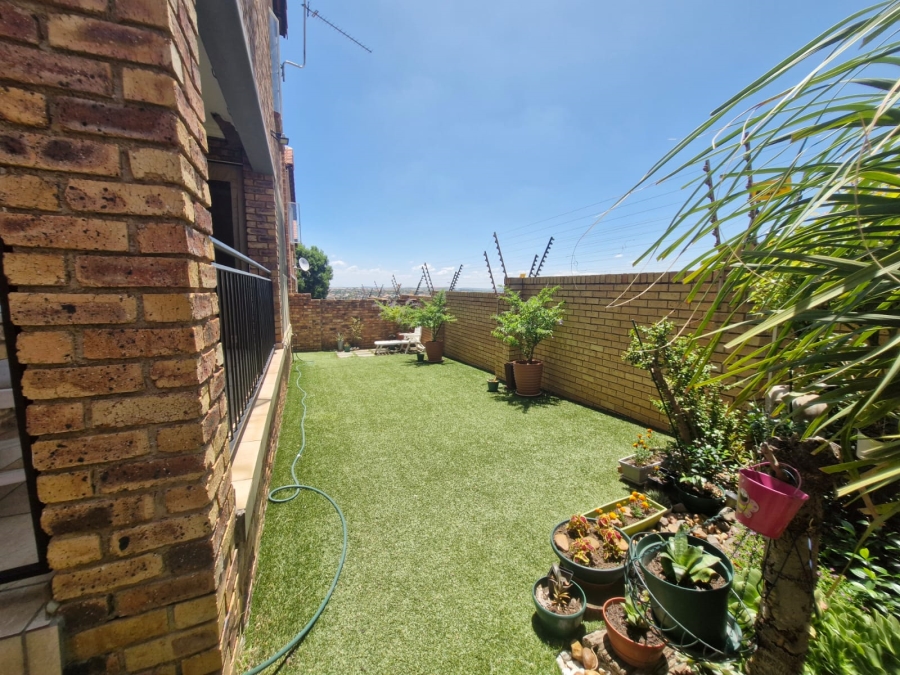 3 Bedroom Property for Sale in Amberfield Gauteng