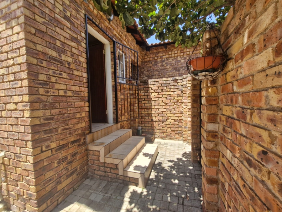 3 Bedroom Property for Sale in Amberfield Gauteng