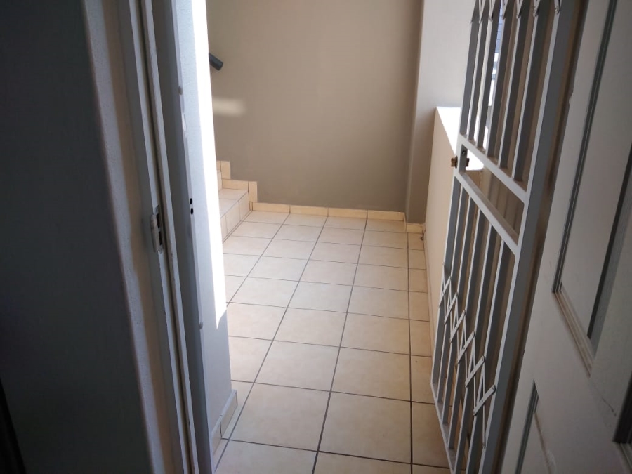 To Let 2 Bedroom Property for Rent in Ruimsig Gauteng
