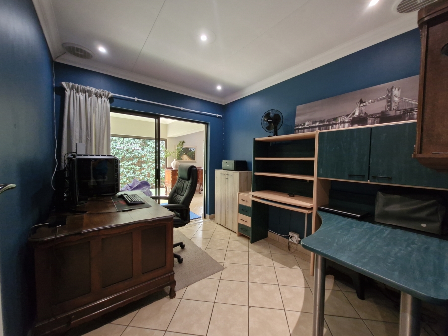 4 Bedroom Property for Sale in Amberfield Gauteng