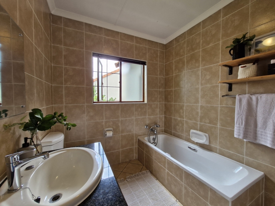 4 Bedroom Property for Sale in Amberfield Gauteng