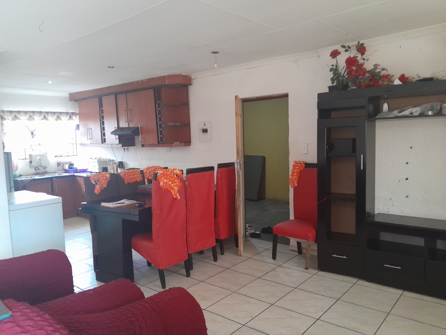 1 Bedroom Property for Sale in Dunnottar Gauteng