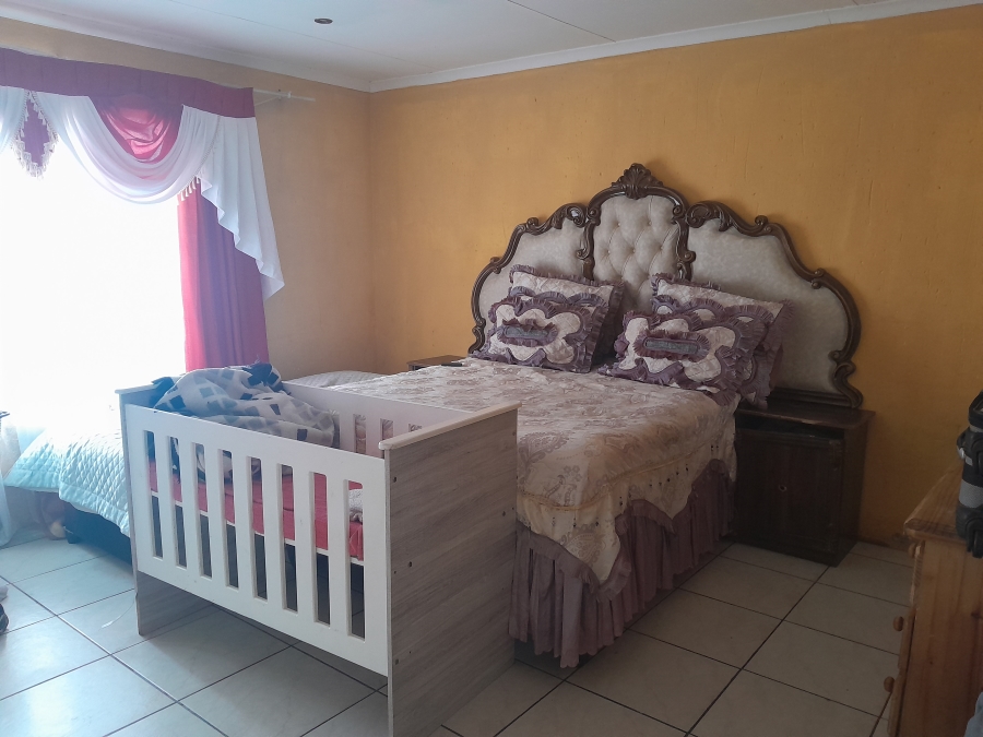 1 Bedroom Property for Sale in Dunnottar Gauteng