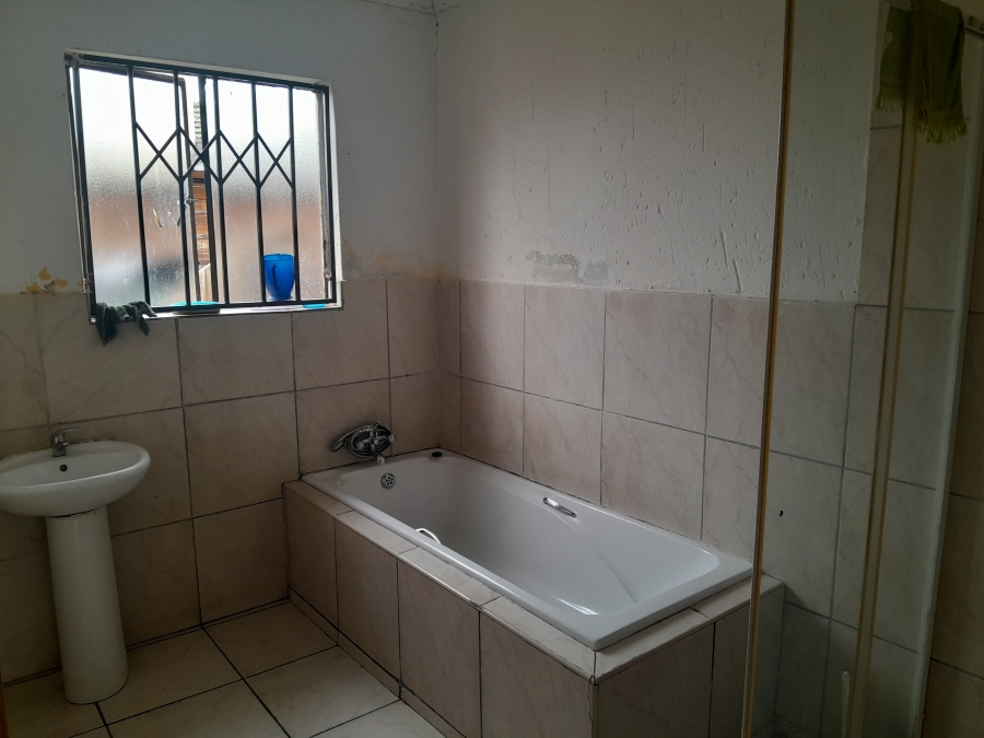 1 Bedroom Property for Sale in Dunnottar Gauteng