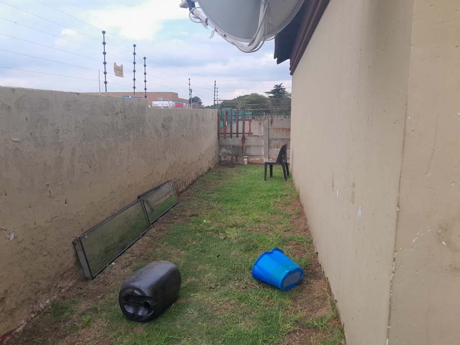 1 Bedroom Property for Sale in Dunnottar Gauteng