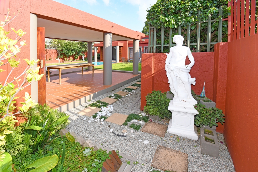 3 Bedroom Property for Sale in Fontainebleau Gauteng