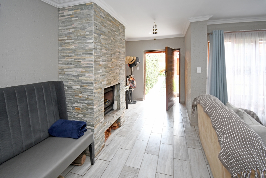 3 Bedroom Property for Sale in Fontainebleau Gauteng