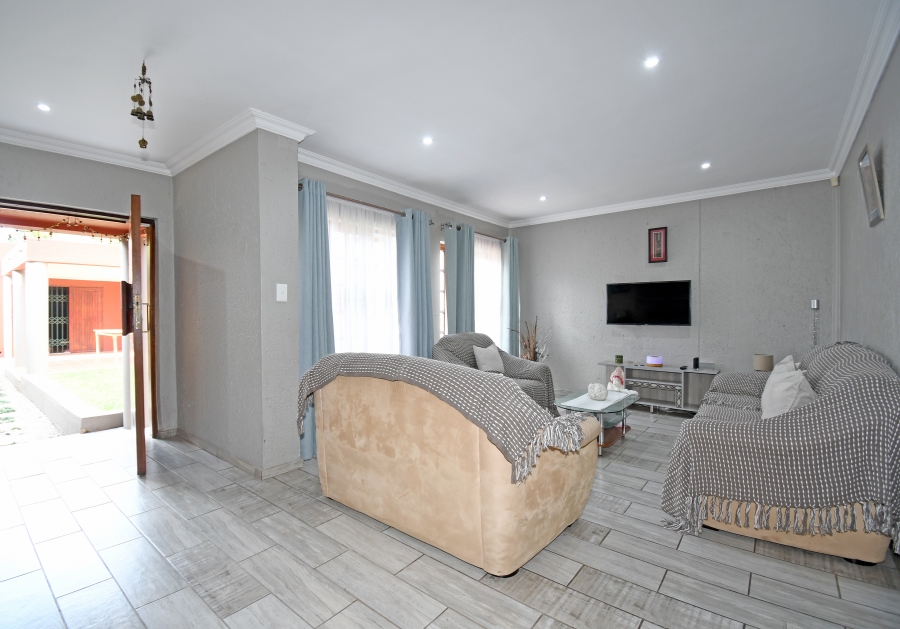 3 Bedroom Property for Sale in Fontainebleau Gauteng