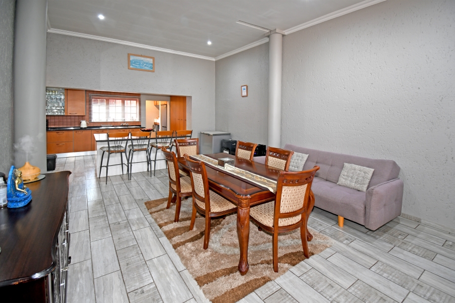 3 Bedroom Property for Sale in Fontainebleau Gauteng