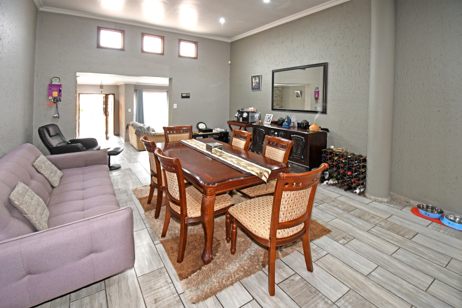 3 Bedroom Property for Sale in Fontainebleau Gauteng