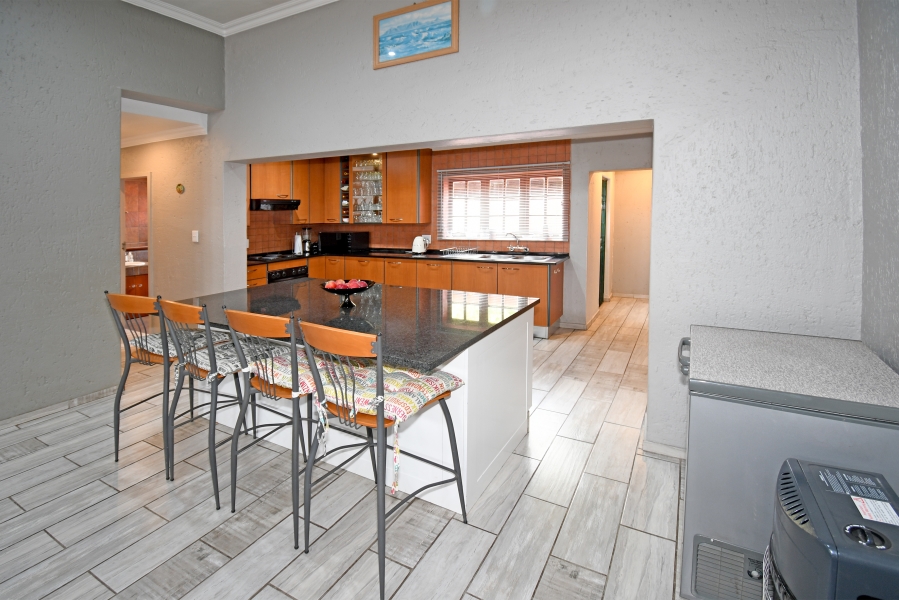 3 Bedroom Property for Sale in Fontainebleau Gauteng