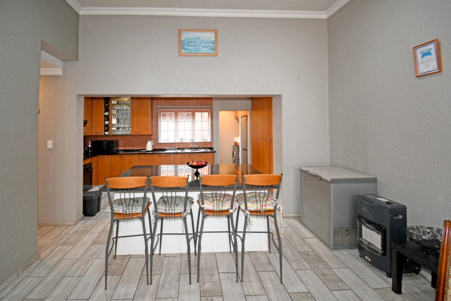 3 Bedroom Property for Sale in Fontainebleau Gauteng