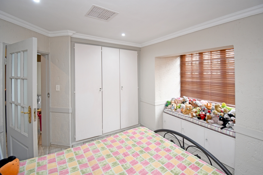 3 Bedroom Property for Sale in Fontainebleau Gauteng