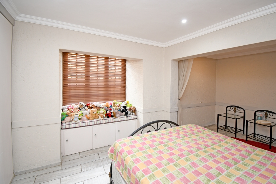 3 Bedroom Property for Sale in Fontainebleau Gauteng