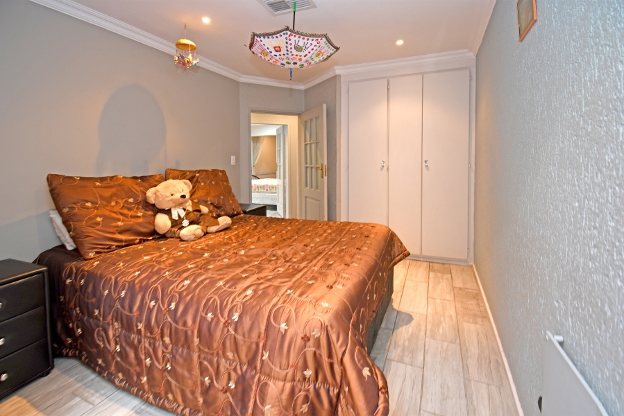 3 Bedroom Property for Sale in Fontainebleau Gauteng